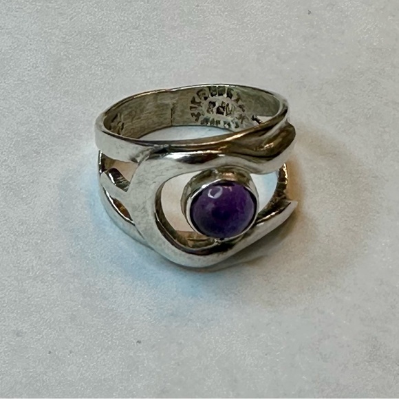 Sterling Silver Amethyst Ring Size 6 - Picture 5 of 6